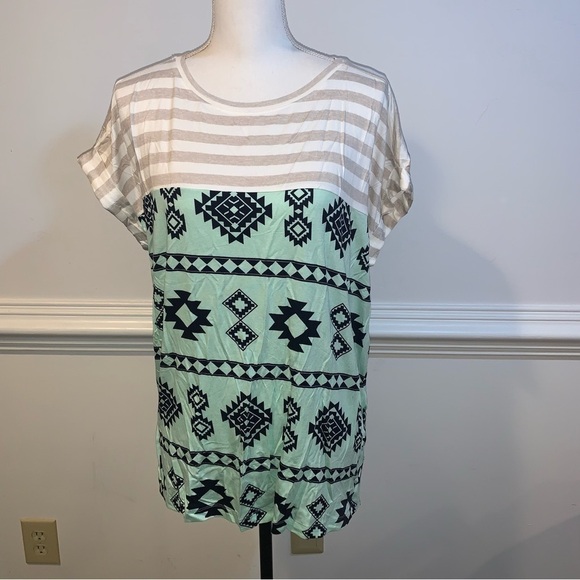 Lularoe Tee, sz S - Picture 1 of 7